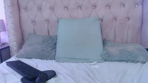 Snapshot of jessica_carter_ chatting on 10-25-25, 03:51 Jessica online show from 10-25-25, 03:51