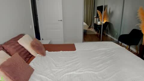 Snapshot of jessica_gill chatting on 11-25-25, 07:19 Jessica online show from 11-25-25, 07:19