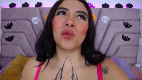 Jessica Kraft online show from 10-30-25, 01:18