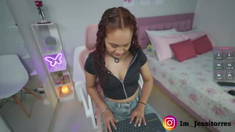 Snapshot of jessica_tom_ chatting on 06-19-26, 05:39 Jessica online show from 06-19-26, 05:39