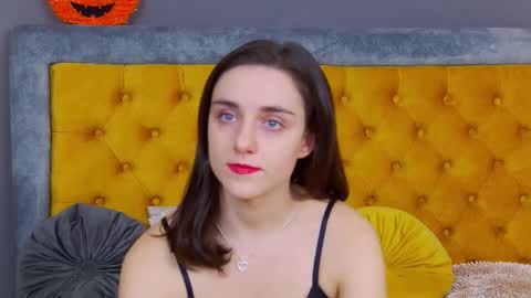 Snapshot of jessica_whitte_ chatting on 11-17-25, 05:02 Jessica White online show from 11-17-25, 05:02