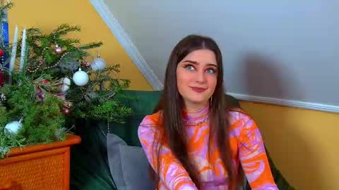 Snapshot of jessicajewells45 chatting on 12-14-25, 07:29 Jessica online show from 12-14-25, 07:29