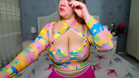 single mommy online show from 12-03-25, 05:04