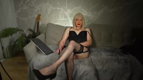 Snapshot of jessicatv chatting on 11-23-25, 03:45 Jessicatv online show from 11-23-25, 03:45