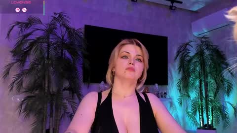 Snapshot of jessiccaburns chatting on 05-27-26, 01:57 Gloria online show from 05-27-26, 01:57