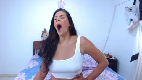 Snapshot of jessigomez chatting on 06-17-26, 01:34 JESSI GOMEZ online show from 06-17-26, 01:34