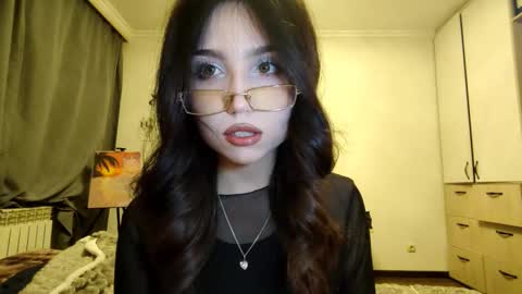 I am Gina ntmu Lets hit 10 Thumbs Up together online show from 12-20-25, 12:45