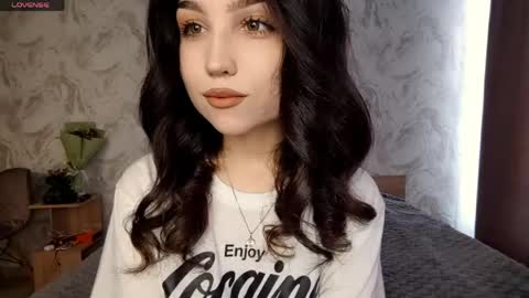 I am Gina ntmu Lets hit 10 Thumbs Up together online show from 04-22-26, 06:49