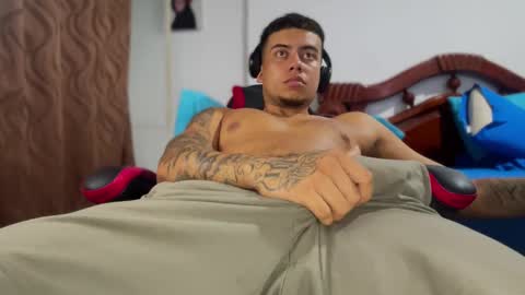 Snapshot of jeyzd25 chatting on 11-29-25, 04:15 Onlyfans Twitter online show from 11-29-25, 04:15