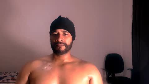 En moreno online show from 11-22-25, 01:37