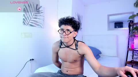 JHONNATHAN online show from 05-26-26, 08:05