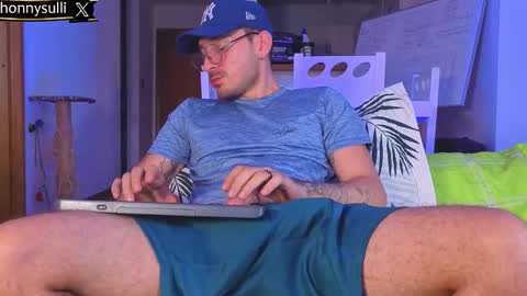 Snapshot of jhonny_sullivan chatting on 11-19-25, 08:31 jhonny and friend online show from 11-19-25, 08:31