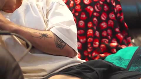 Snapshot of jhonnygoldendick chatting on 09-21-25, 11:39 jhonnygoldendick online show from 09-21-25, 11:39