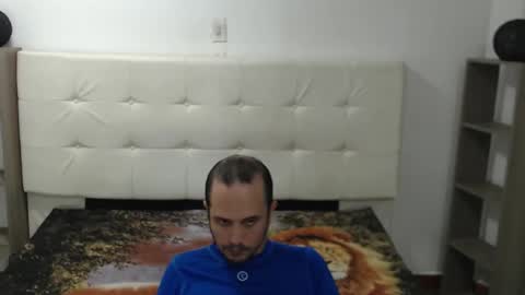 Snapshot of jhontorres018 chatting on 11-19-25, 04:01 jhontorres018 online show from 11-19-25, 04:01