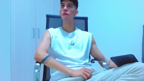 jhony_sex3 online show from 10-28-25, 04:05