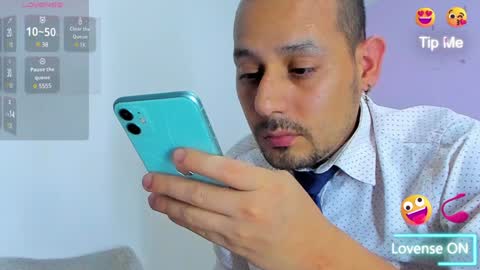 Jhony Alzate online show from 12-12-24, 06:03