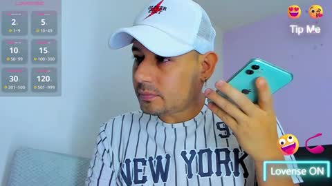 Jhony Alzate online show from 12-23-24, 04:01