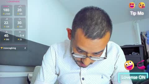 Jhony Alzate online show from 01-30-25, 03:33