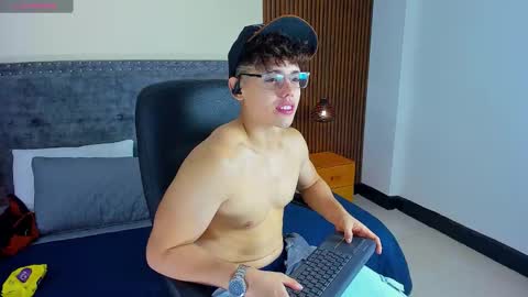 jhoumod_21 online show from 11-13-25, 03:27