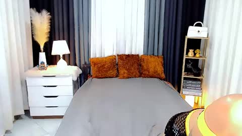 Snapshot of jhuliana_and_charles_room chatting on 02-21-25, 03:23 jhuliana_and_charles_room online show from 02-21-25, 03:23