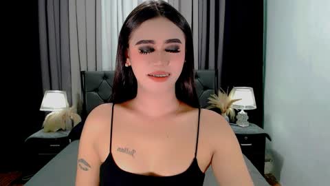 Snapshot of jhuliana_and_charles_room chatting on 04-10-26, 12:27 jhuliana_and_charles_room online show from 04-10-26, 12:27