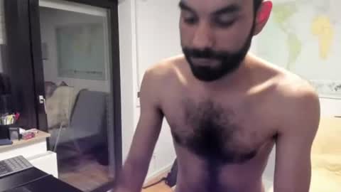 Snapshot of jimbob5005 chatting on 11-12-25, 12:33 jimbob5005 online show from 11-12-25, 12:33