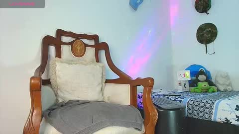 Jimm  Independent Model  online show from 10-27-25, 01:48