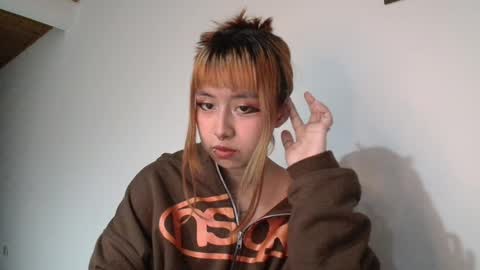 Minaa  online show from 12-04-25, 02:21