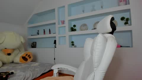 Juliee online show from 04-23-26, 05:26