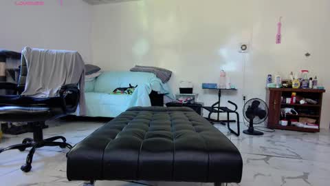 Snapshot of jjjust4fun1985 chatting on 09-19-25, 07:47 Nicole Allen online show from 09-19-25, 07:47