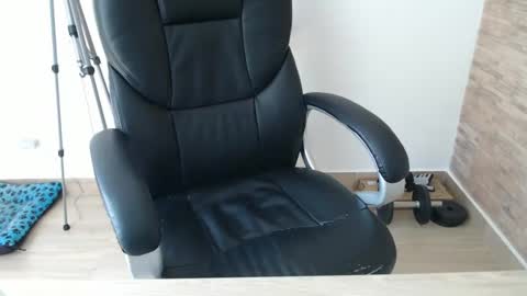 Snapshot of jjrod91 chatting on 10-01-25, 04:13 Jon online show from 10-01-25, 04:13