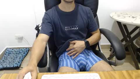 Snapshot of jjrod91 chatting on 11-11-25, 11:27 Jon online show from 11-11-25, 11:27