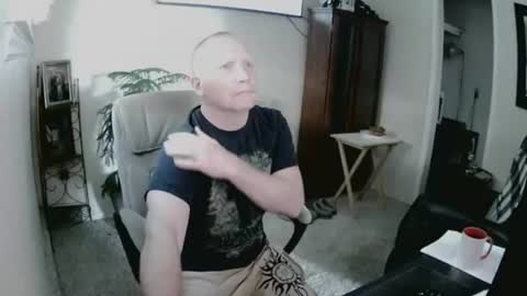 Snapshot of jlouton01 chatting on 01-27-25, 03:39 kilroy online show from 01-27-25, 03:39