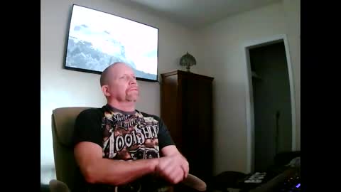 Snapshot of jlouton01 chatting on 09-30-25, 02:33 kilroy online show from 09-30-25, 02:33