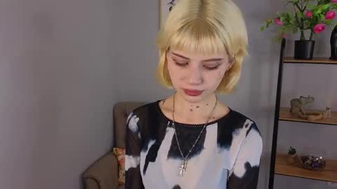 Snapshot of joan_lipse chatting on 10-31-25, 08:37 Sofia online show from 10-31-25, 08:37