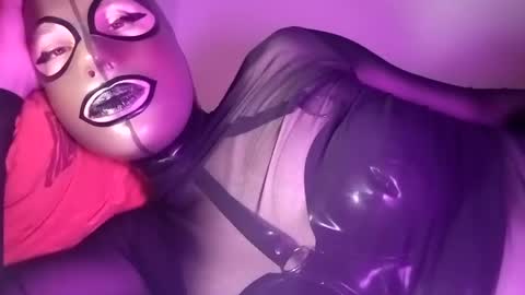 Snapshot of joanesxfree chatting on 01-09-25, 11:02 The sweetest toy online show from 01-09-25, 11:02