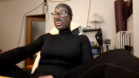 Snapshot of joanesxfree chatting on 09-17-25, 07:15 The sweetest toy online show from 09-17-25, 07:15