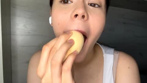 Mila online show from 04-15-26, 10:33