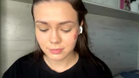 Mila online show from 04-22-26, 10:28