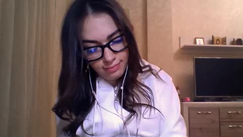 Jennifer online show from 11-03-25, 07:37