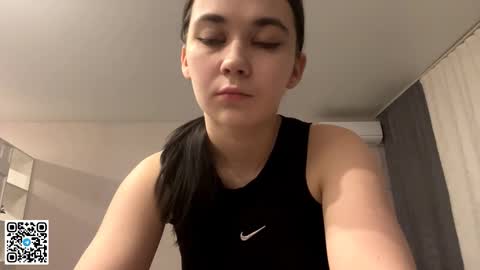 Snapshot of joellendrinen chatting on 01-18-26, 06:44 Emilia or Emi online show from 01-18-26, 06:44