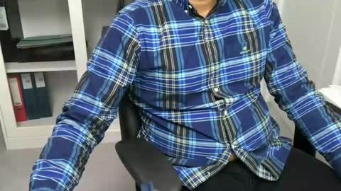 Snapshot of joeshades21 chatting on 11-04-25, 10:03 joeshades21 online show from 11-04-25, 10:03