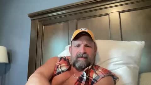 Snapshot of joestros chatting on 12-04-25, 10:29 joestros online show from 12-04-25, 10:29