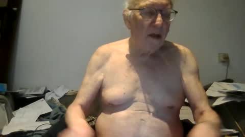 Snapshot of johan1948 chatting on 12-19-24, 02:57 Johan online show from 12-19-24, 02:57