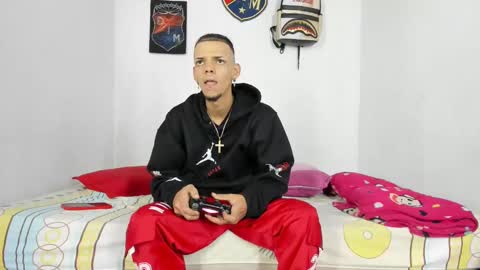 Snapshot of johan_and_antonella chatting on 12-02-24, 04:20 johan_and_antonella online show from 12-02-24, 04:20