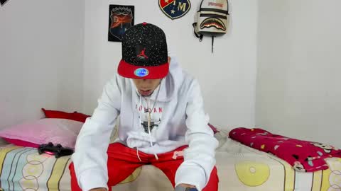 Snapshot of johan_and_antonella chatting on 12-04-24, 02:20 johan_and_antonella online show from 12-04-24, 02:20