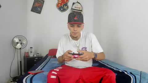 Snapshot of johan_and_antonella chatting on 01-11-25, 06:54 johan_and_antonella online show from 01-11-25, 06:54