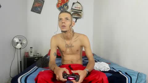 Snapshot of johan_and_antonella chatting on 01-11-25, 09:57 johan_and_antonella online show from 01-11-25, 09:57