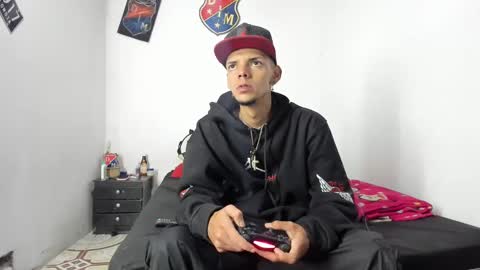 Snapshot of johan_and_antonella chatting on 01-16-25, 01:37 johan_and_antonella online show from 01-16-25, 01:37