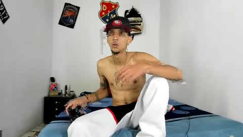 Snapshot of johan_and_antonella chatting on 01-17-25, 04:36 johan_and_antonella online show from 01-17-25, 04:36